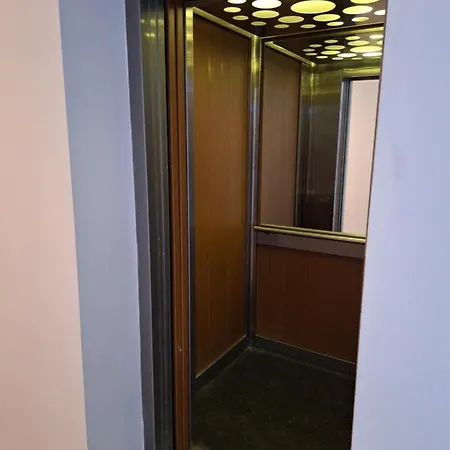 Apartman Road